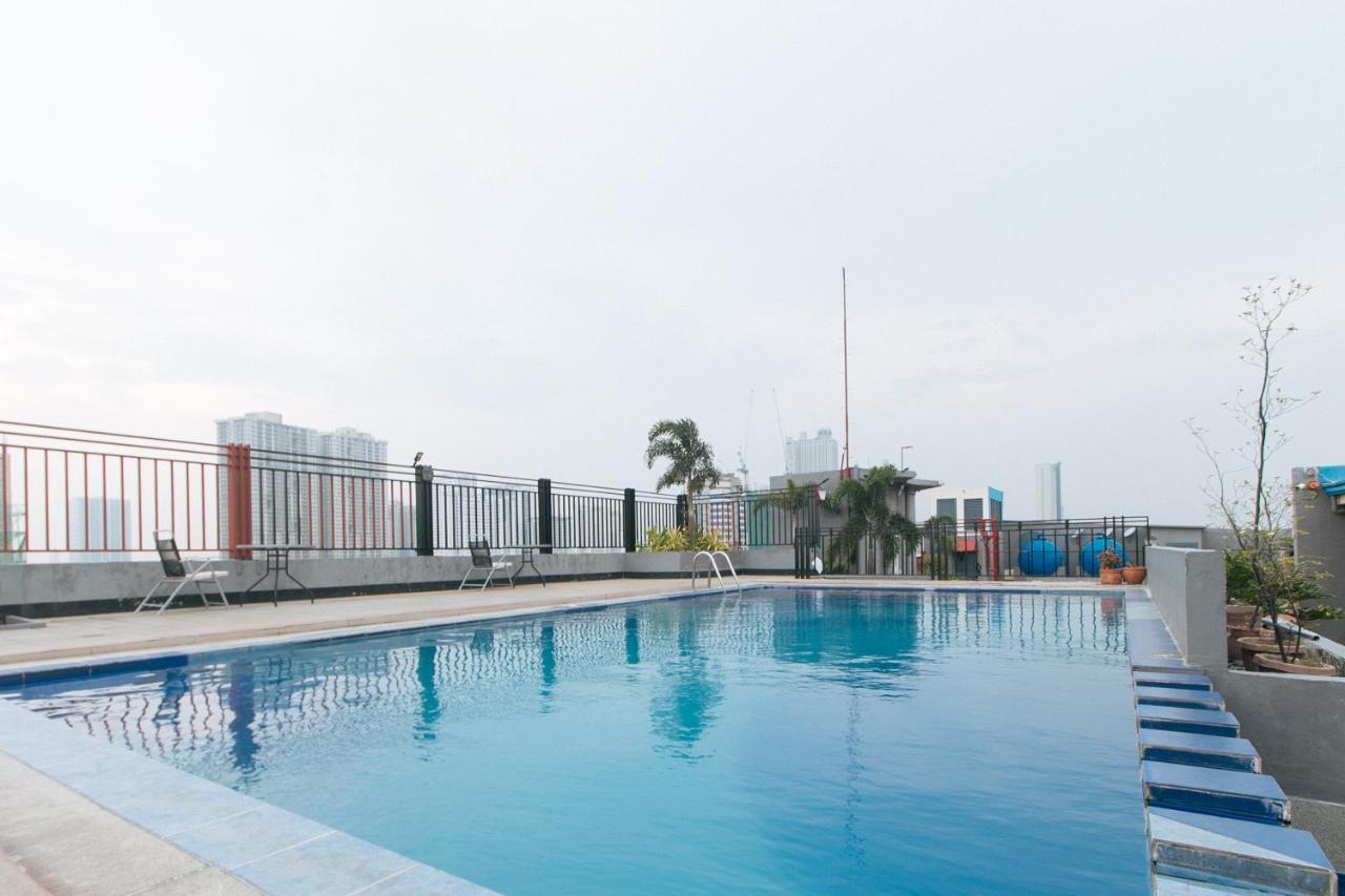 Reddoorz @ Melbourne Suites Makati Макати Экстерьер фото