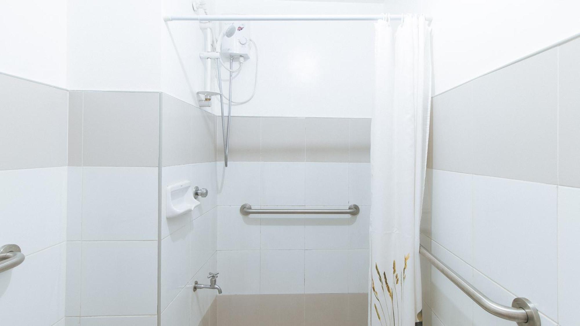 Reddoorz @ Melbourne Suites Makati Макати Экстерьер фото
