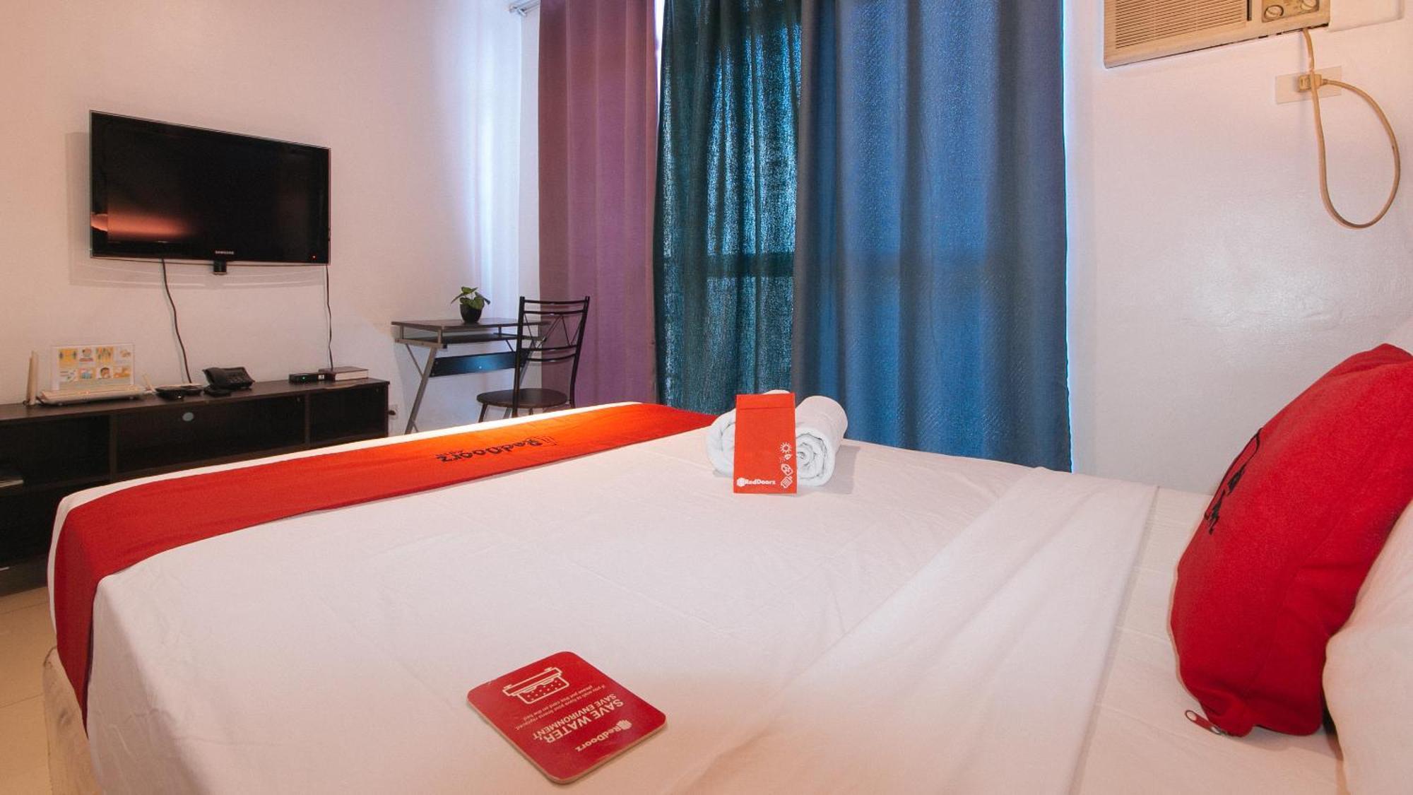 Reddoorz @ Melbourne Suites Makati Макати Экстерьер фото