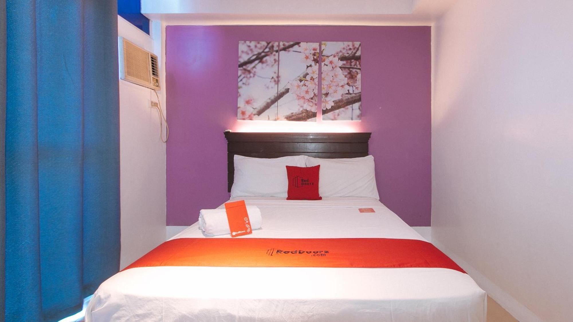Reddoorz @ Melbourne Suites Makati Макати Экстерьер фото