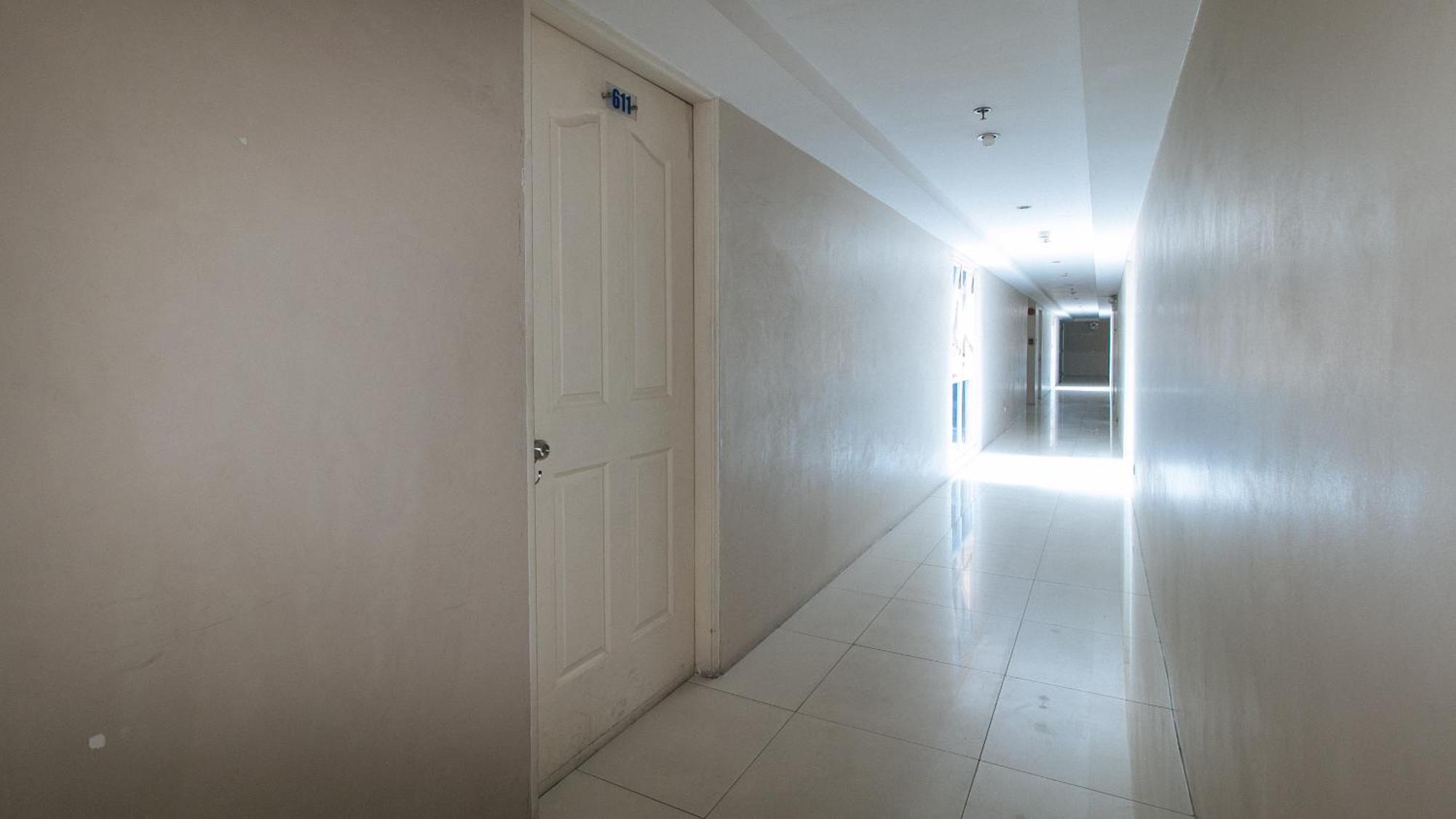 Reddoorz @ Melbourne Suites Makati Макати Экстерьер фото