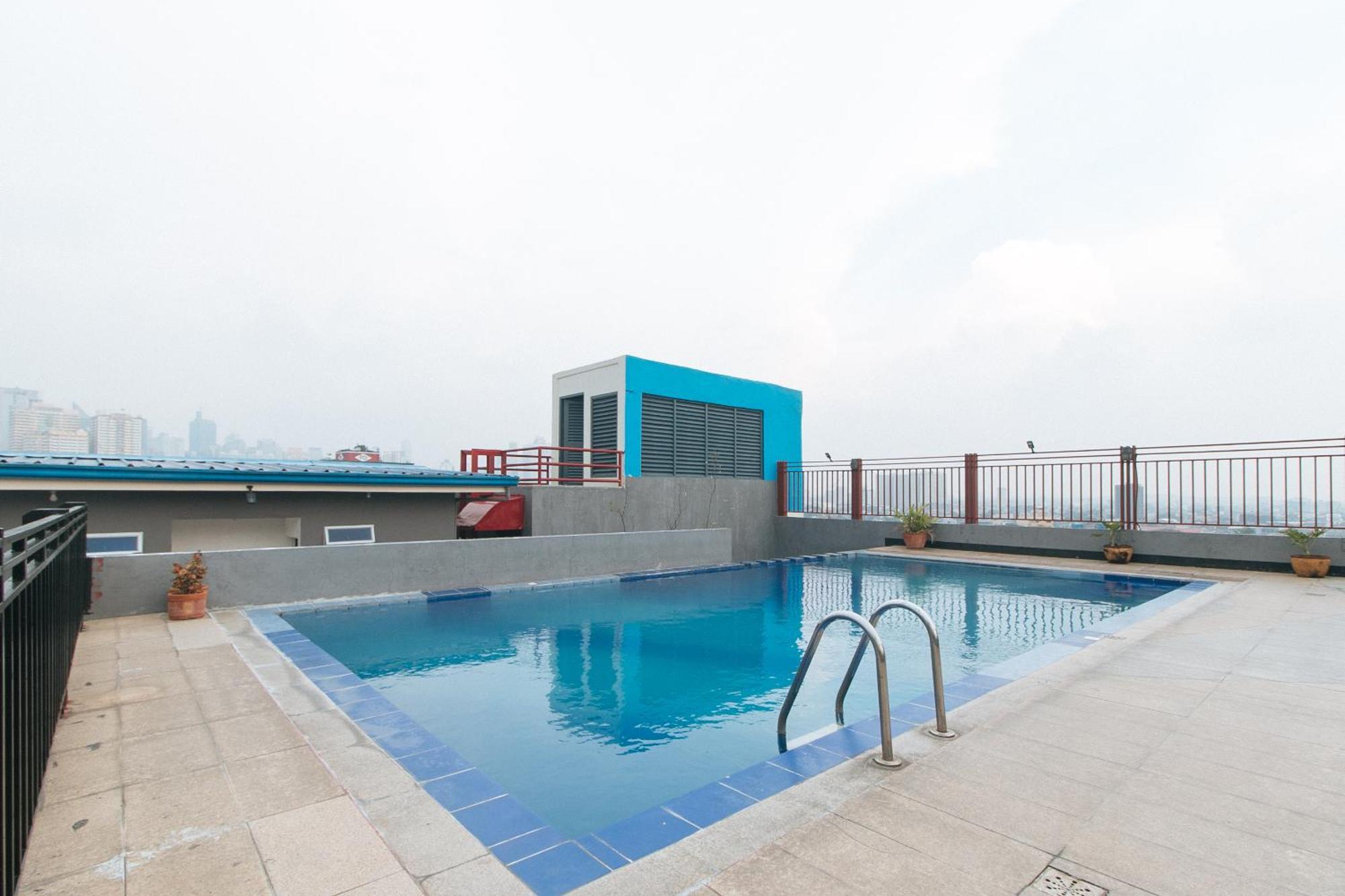Reddoorz @ Melbourne Suites Makati Макати Экстерьер фото