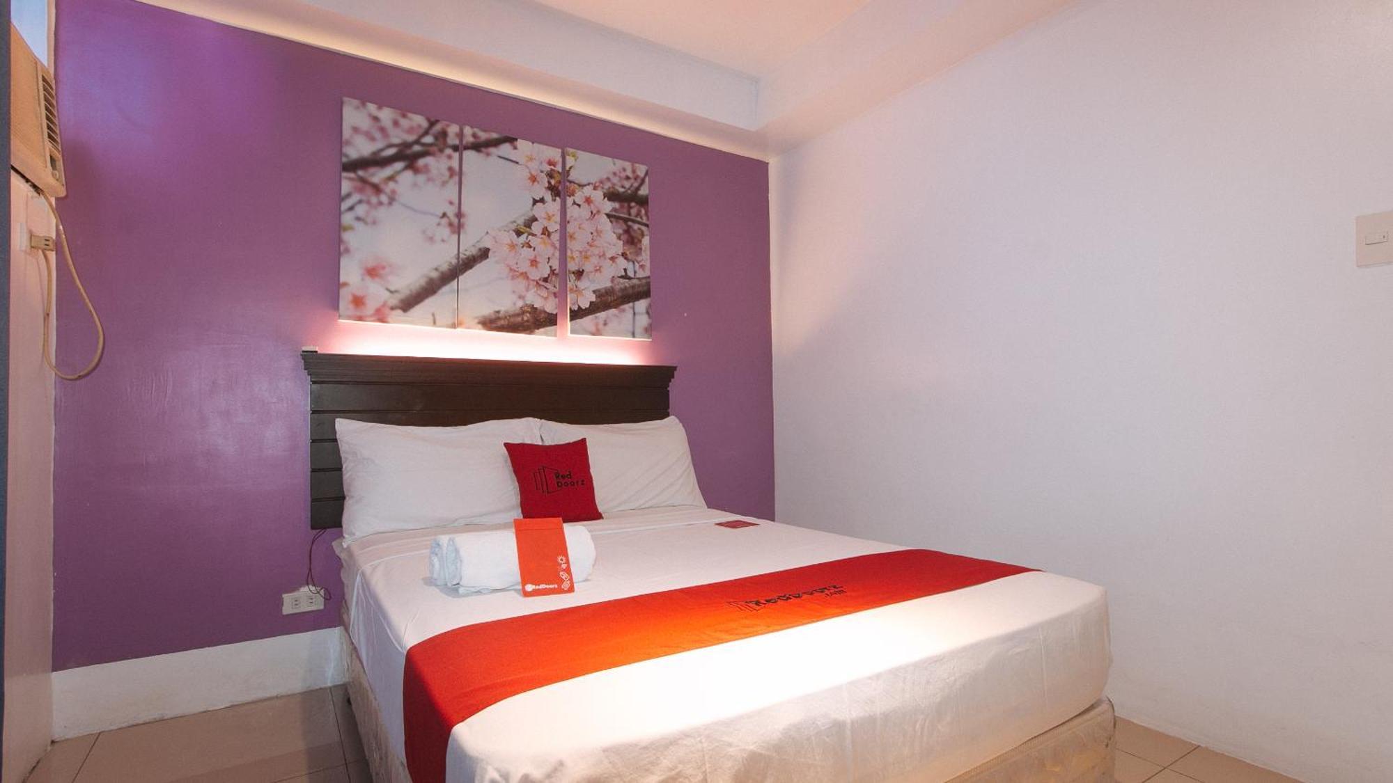 Reddoorz @ Melbourne Suites Makati Макати Экстерьер фото