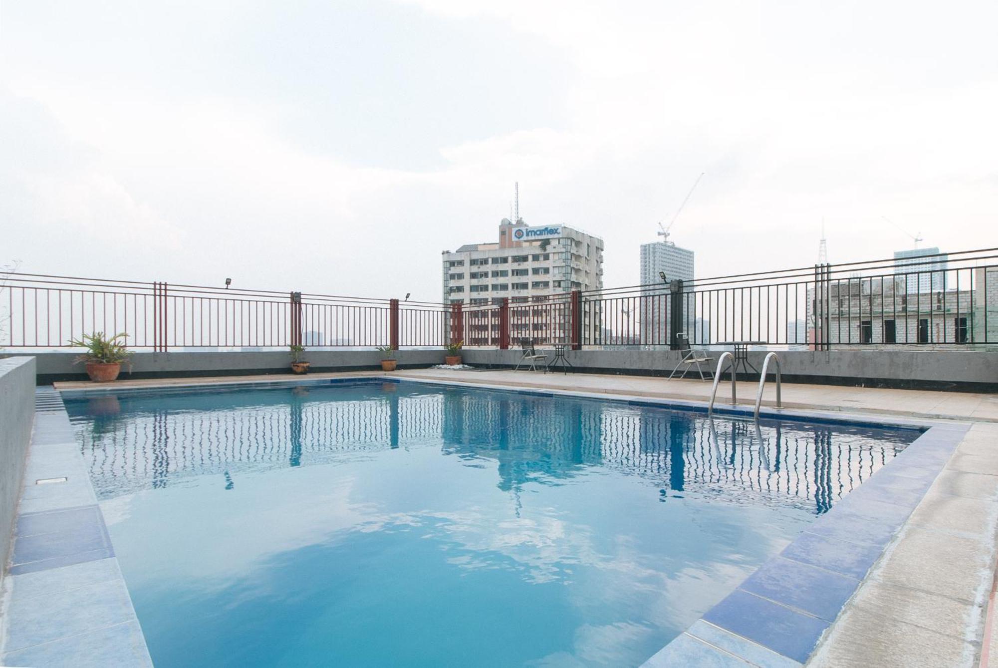 Reddoorz @ Melbourne Suites Makati Макати Экстерьер фото